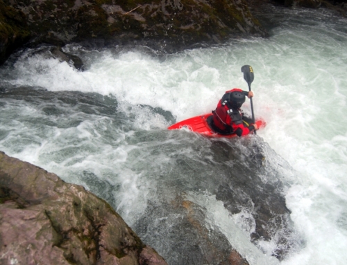 Experimenta y avanza en kayak clase III