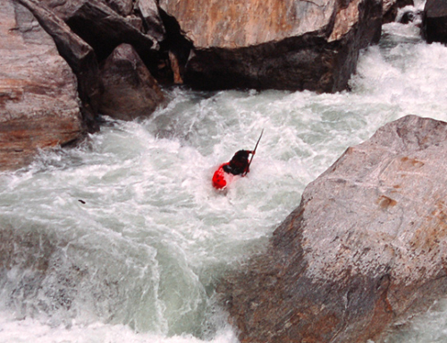 Lidera el kayak en clase IV